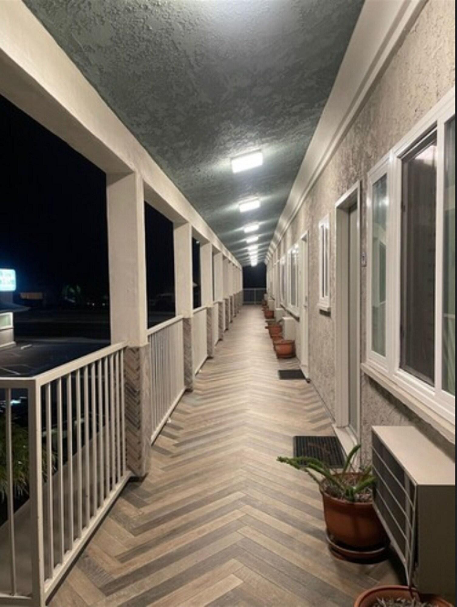 Vista Lobby Hi View Inn & Suites