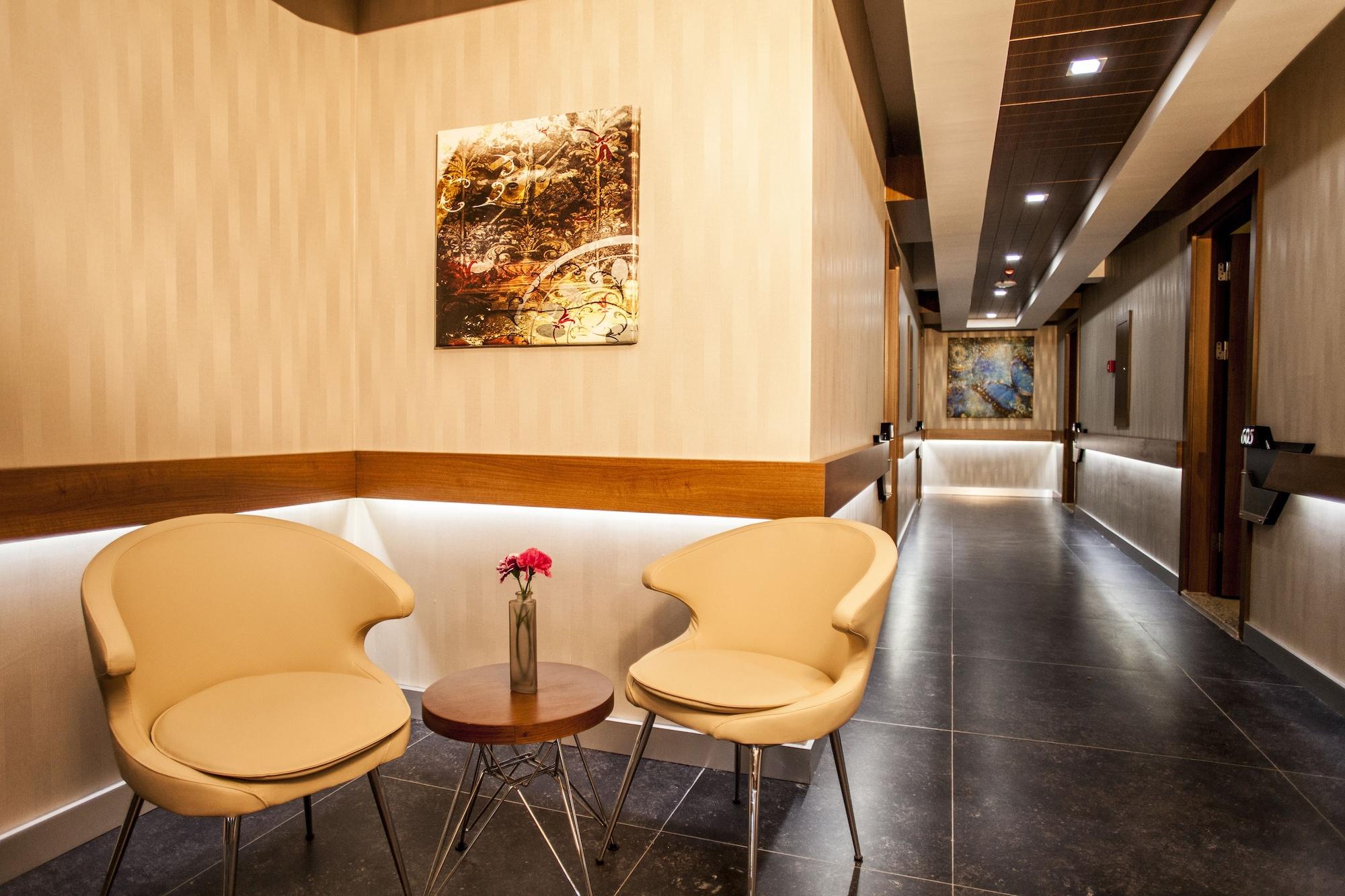 Vista Lobby Liv Suit Hotel
