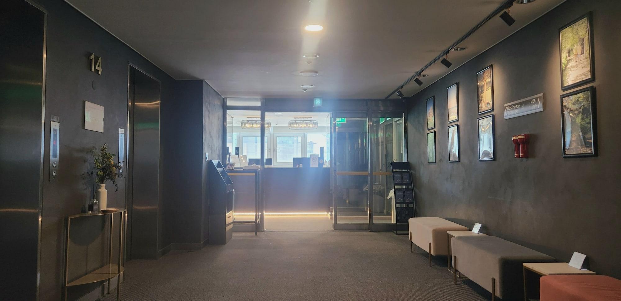 Varios Brown Suites Hotel Sinchon Central