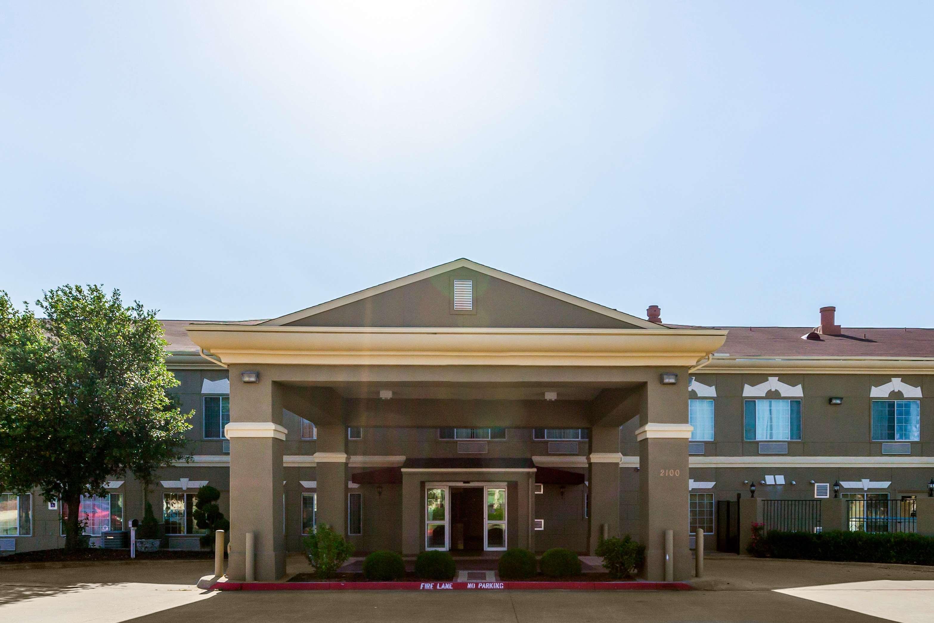 Vista Exterior SureStay Plus Hotel by Best Western Mesquite