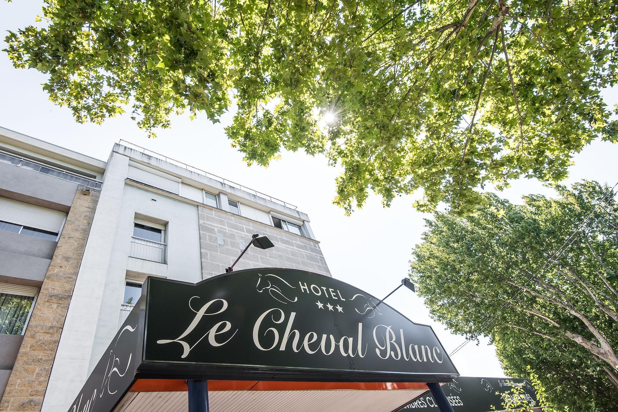 Vista Exterior Le Cheval Blanc