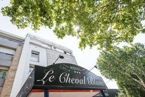 Alojamiento - Le Cheval Blanc