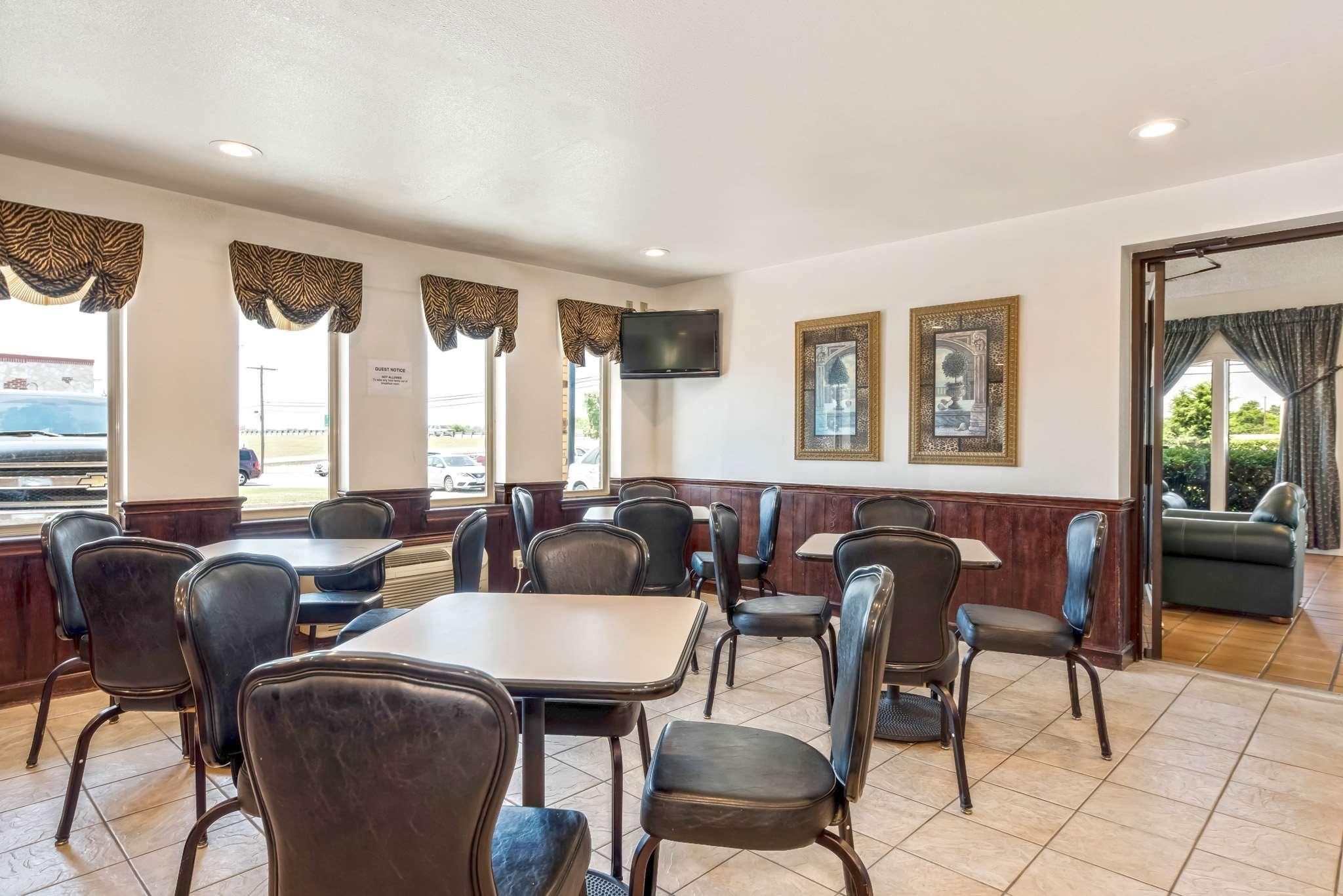 Restaurant Americas Best Value Inn Paris