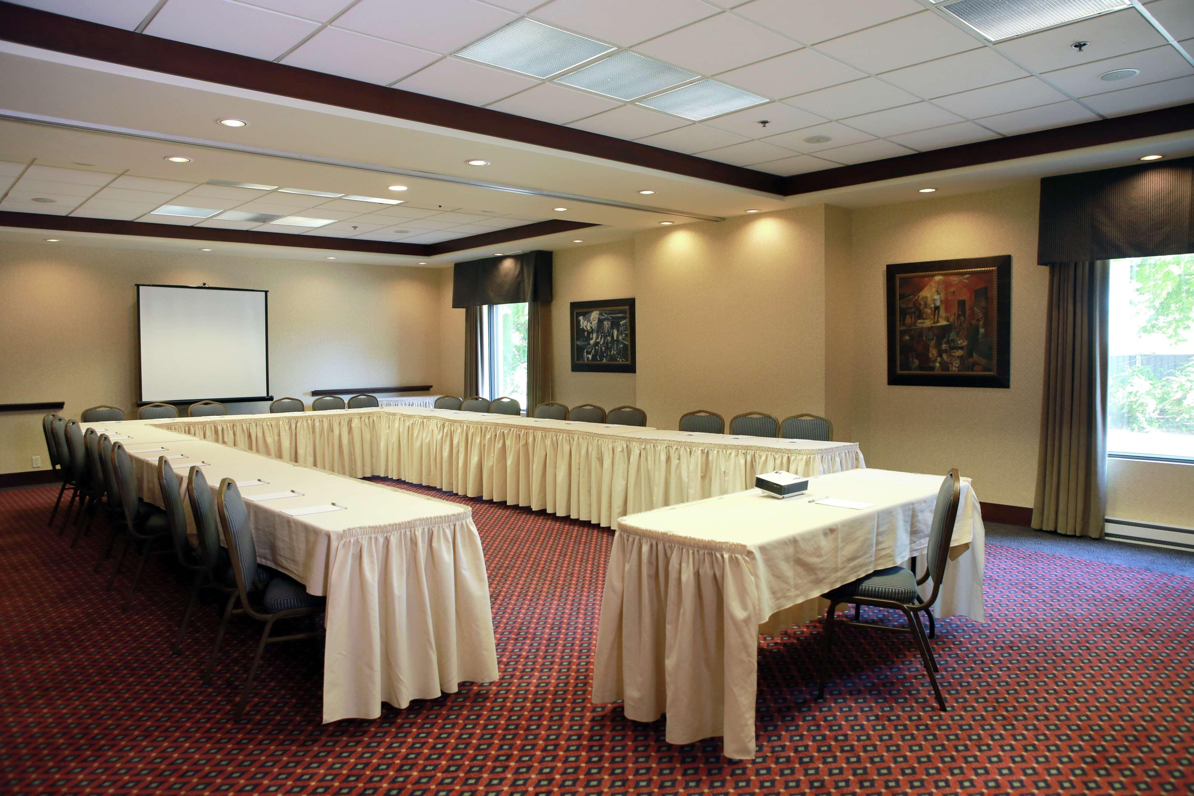 Sala de Reuniones Hampton Inn & Suites by Hilton Laval