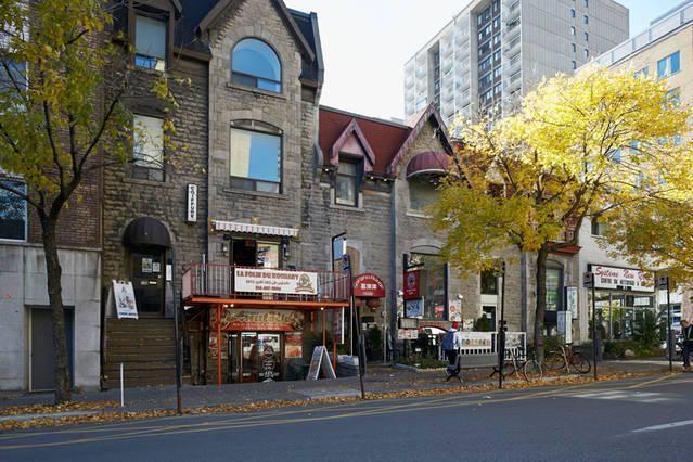 Vista da fachada Destination Stays Montreal Downtown