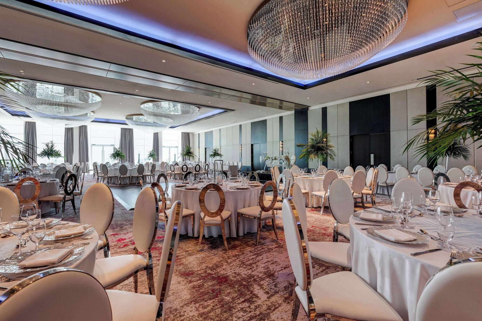 Vista Lobby Hotel X Toronto, a Destination by Hyatt Hotel