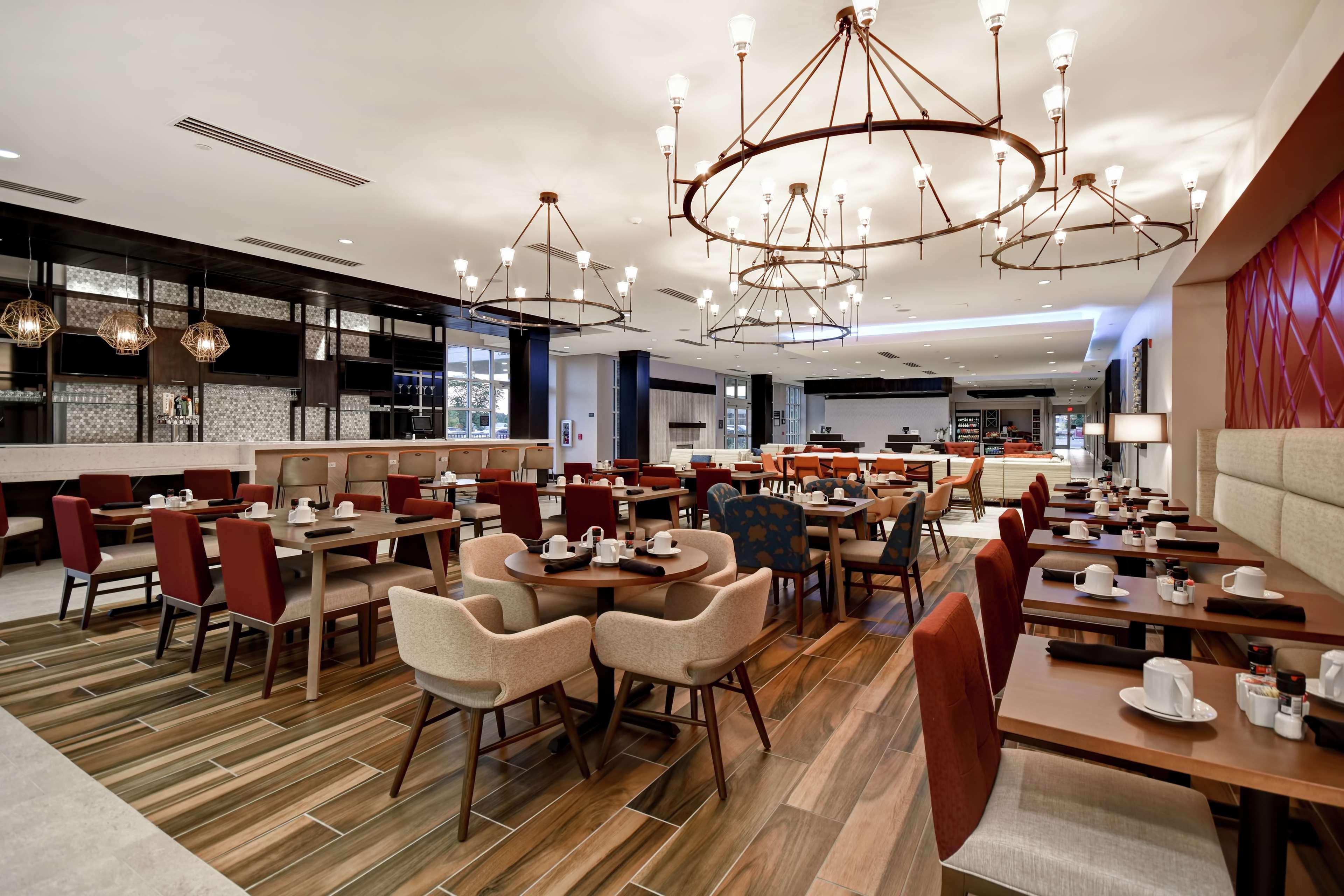 Restaurant Hilton Garden Inn Lansing West