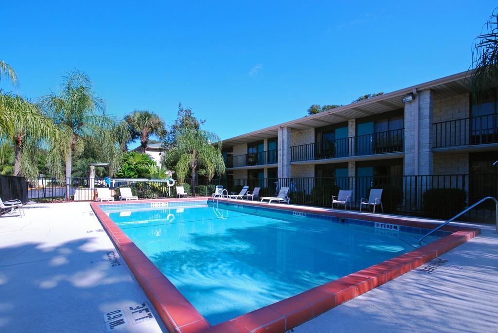 Vista Exterior Quality Inn & Suites Orlando Airport