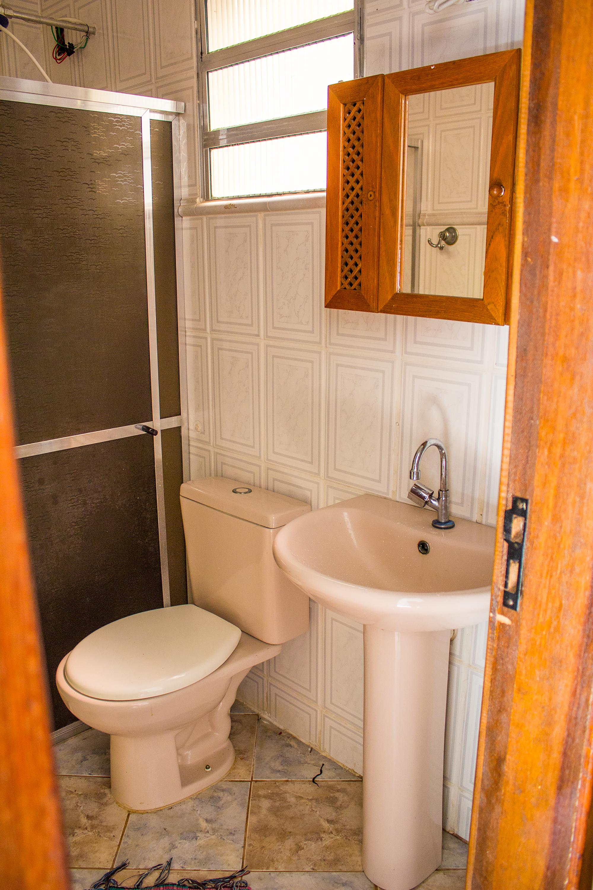 Baño Pousada Lagomar em Maricá