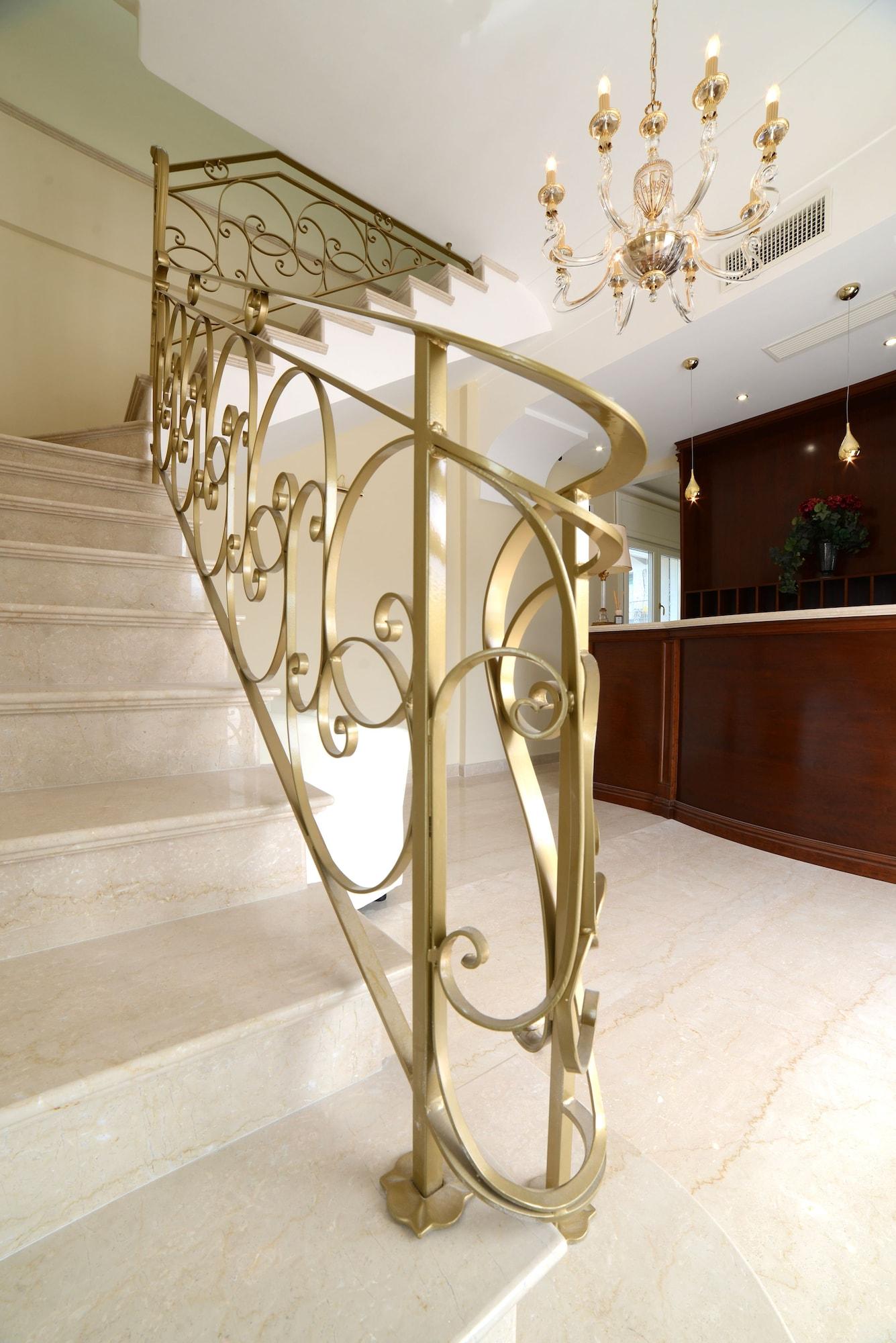 Varios Grand Hotel Royal