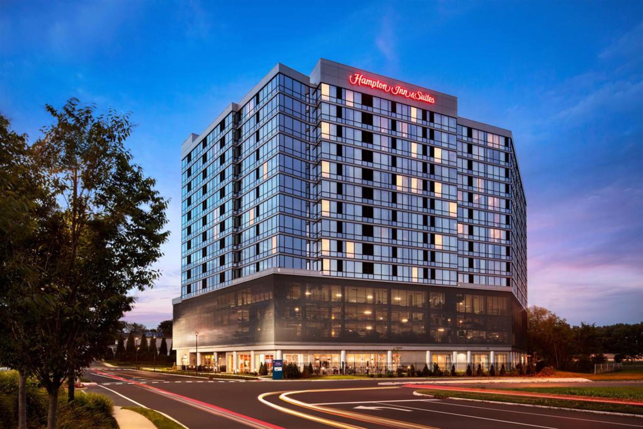 Vista Exterior Hampton Inn & Suites Teaneck Glenpointe