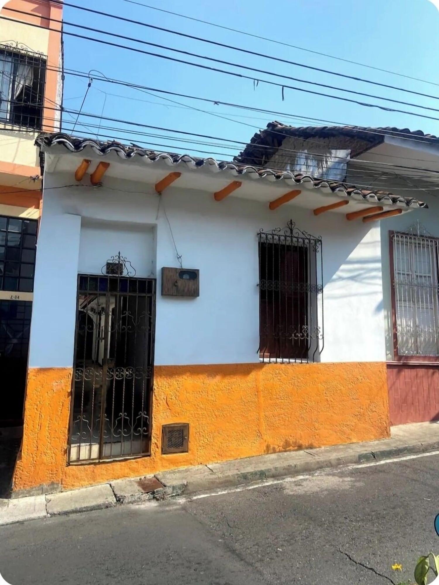 Vista Exterior Casa feliz