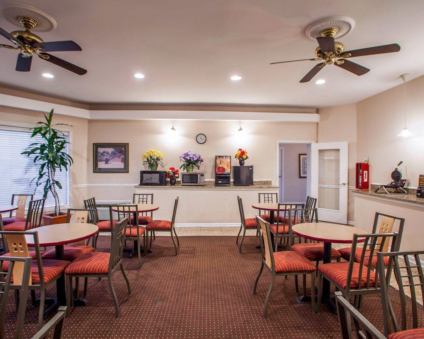Restaurant Rodeway Inn Lyons - La Grange