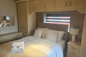 Alquiler Vacacional - Charming 3-bedroom House in Radcliffe, Manchester
