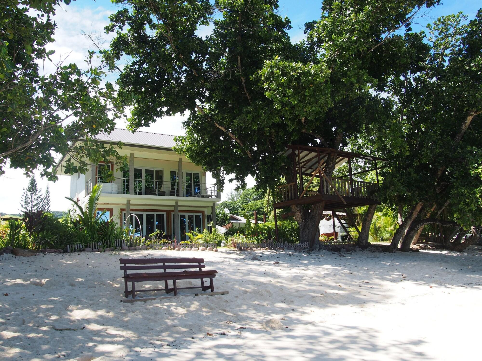 Playa La Digue Luxury Beach Bungalow Spa & Gym