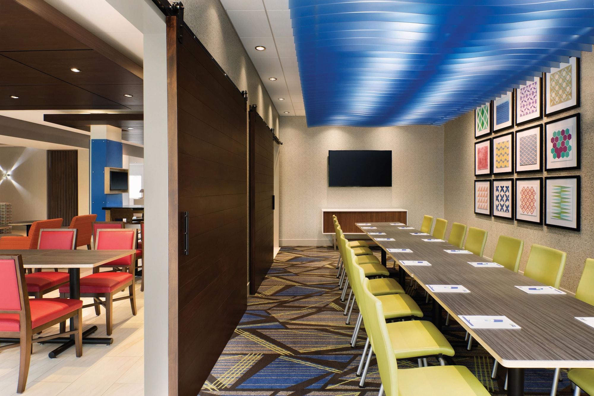 Sala de Reuniones Holiday Inn Express Hotel & Suites Charlotte Arrowood by IHG