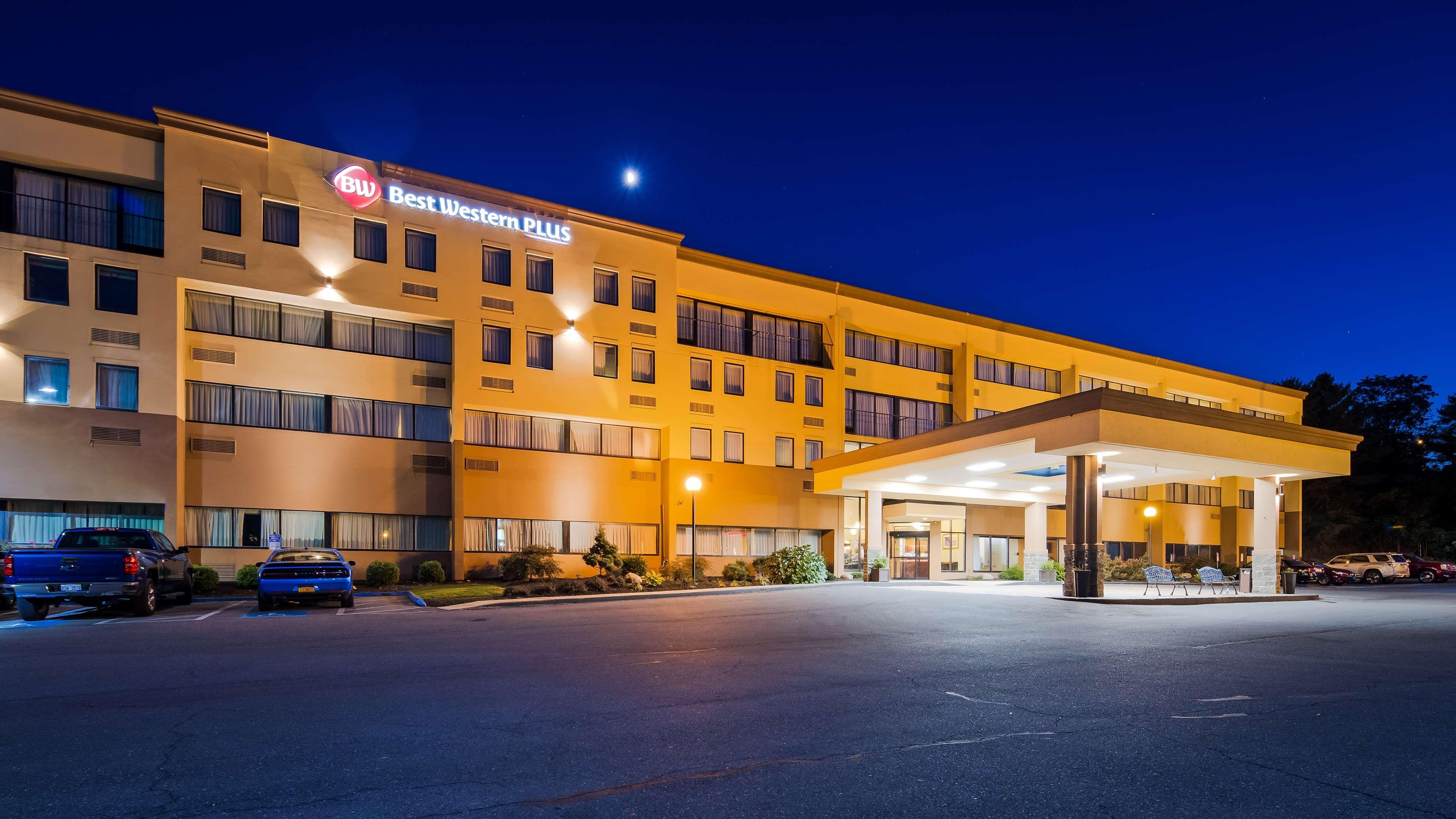 Vista Exterior Best Western Plus Reading Inn & Suites