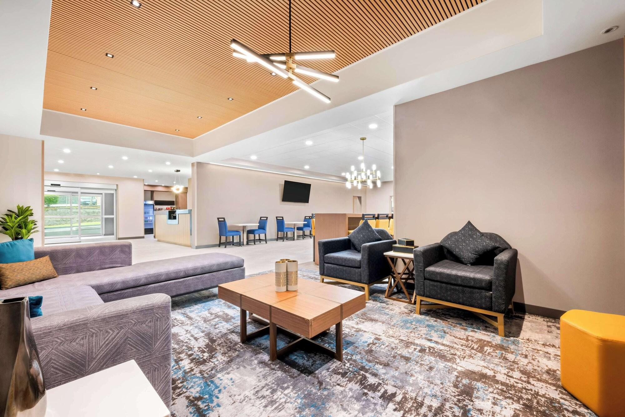 Vista Lobby Best Western Niantic - New London/Mystic Area