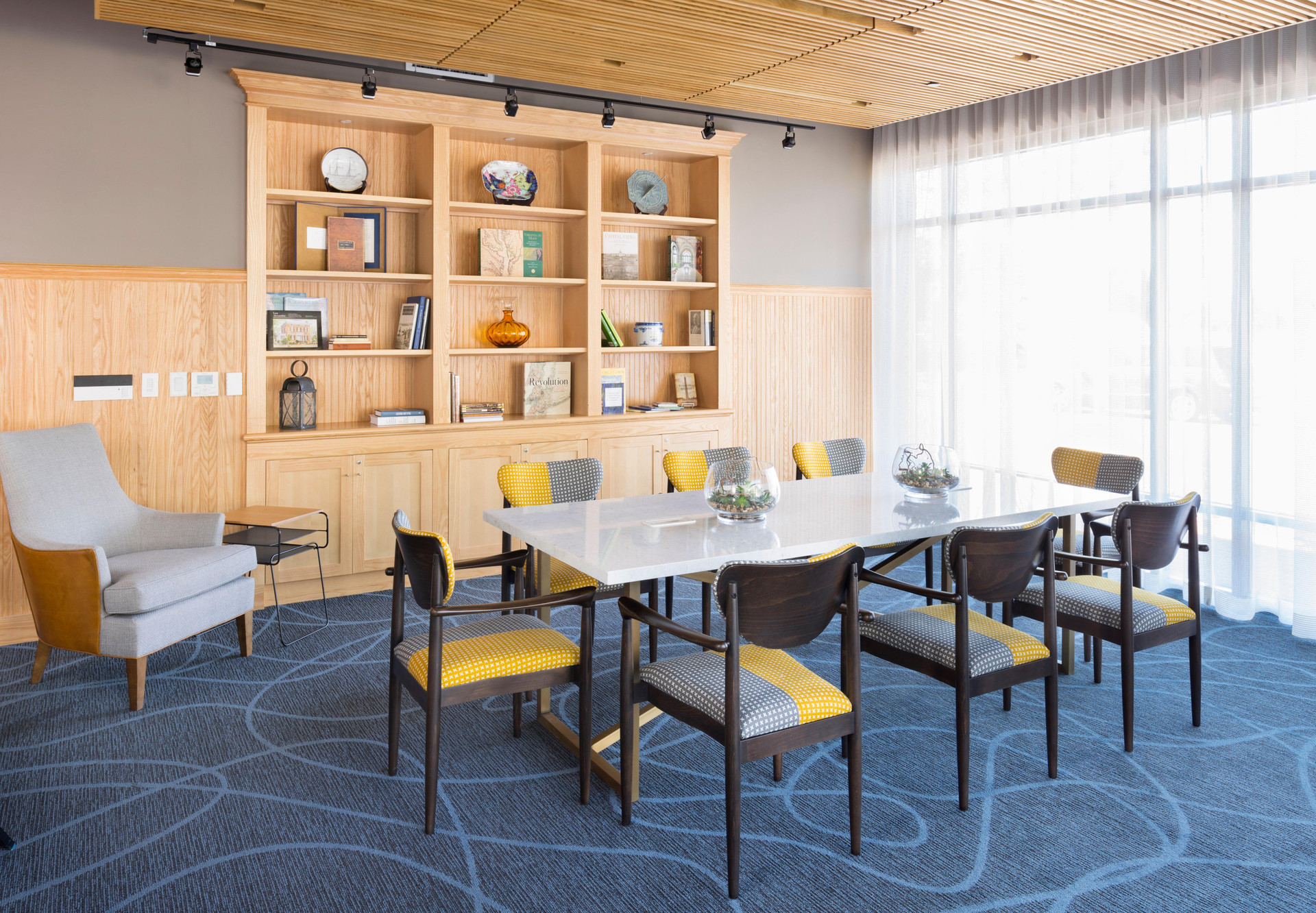 Vista Lobby Hotel Indigo Old Town Alexandria by IHG
