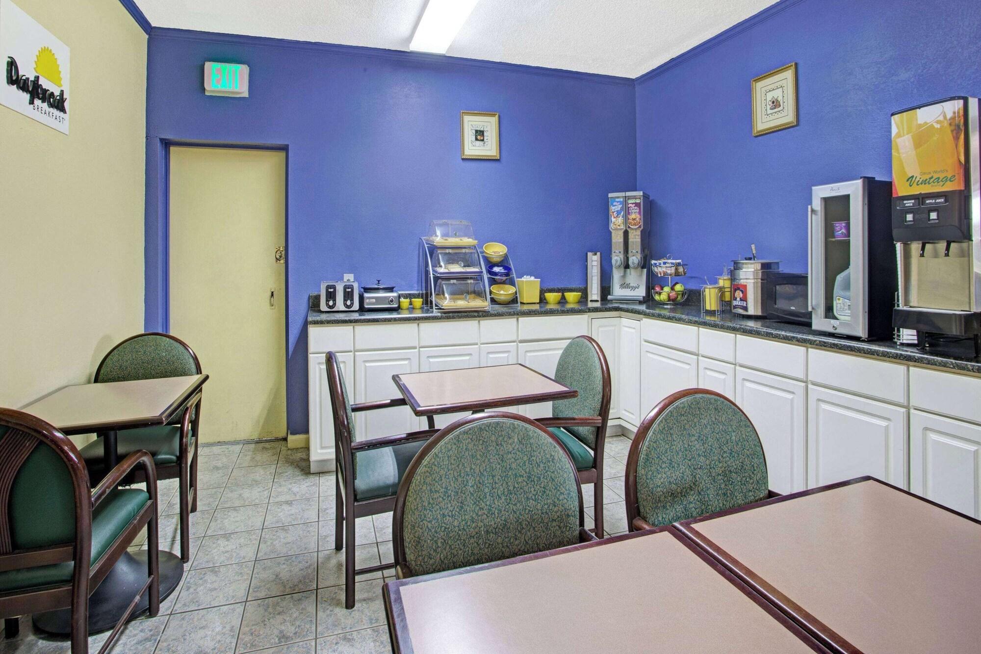 Comodidades del Alojamiento Days Inn by Wyndham Benson