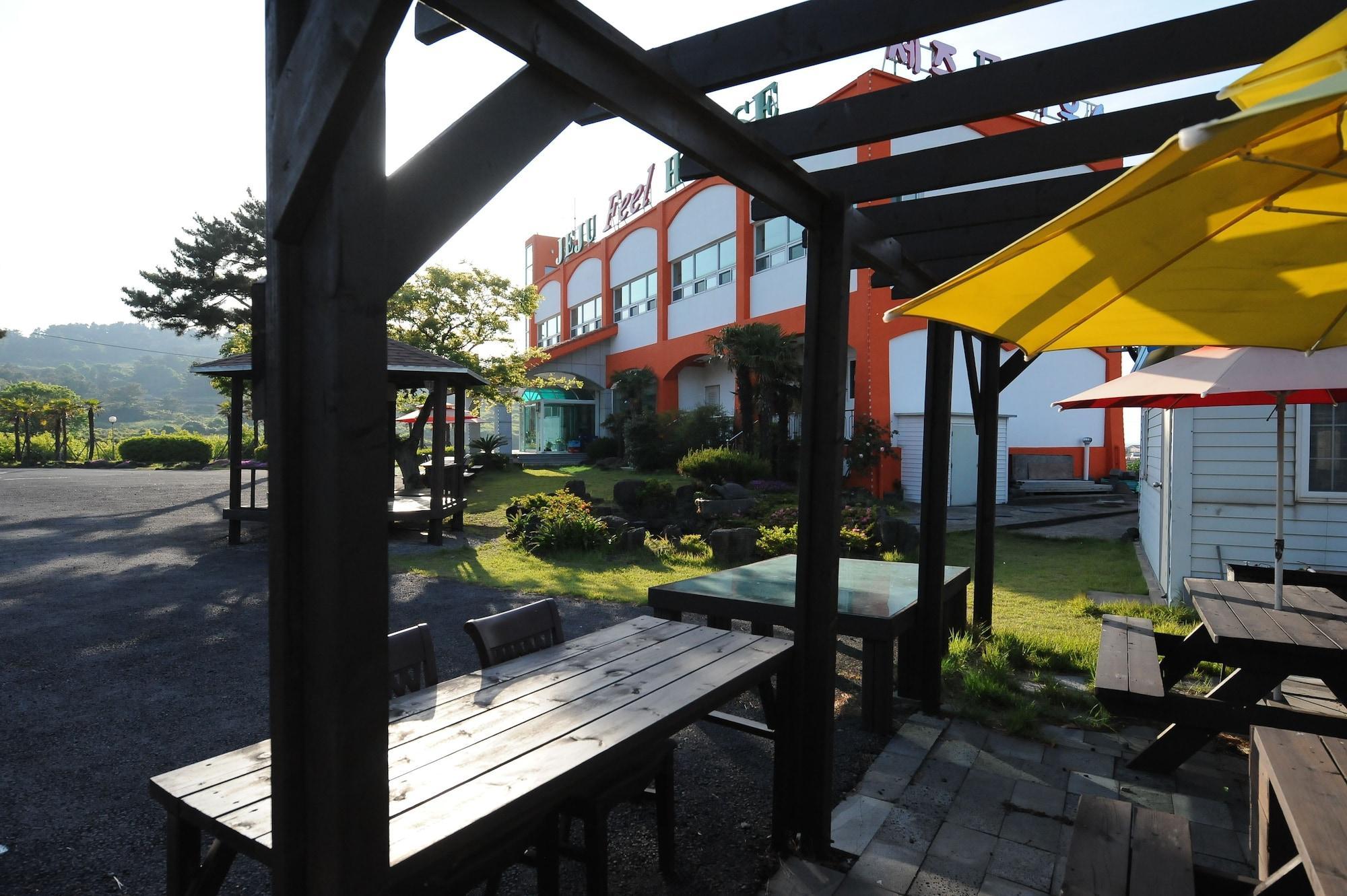 Instalaciones Recreativas Jeju Feel House