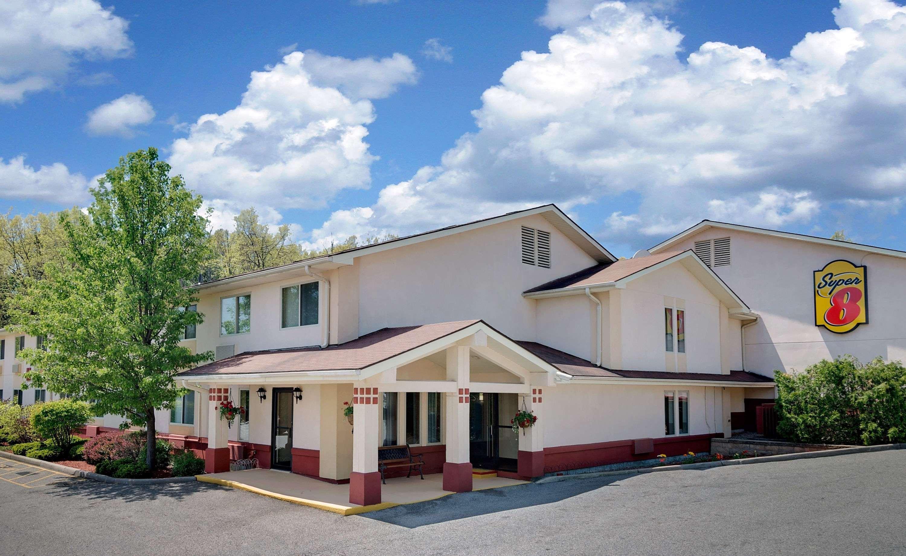 Varios Super 8 by Wyndham Newburgh/West Point Near Stewart Airport