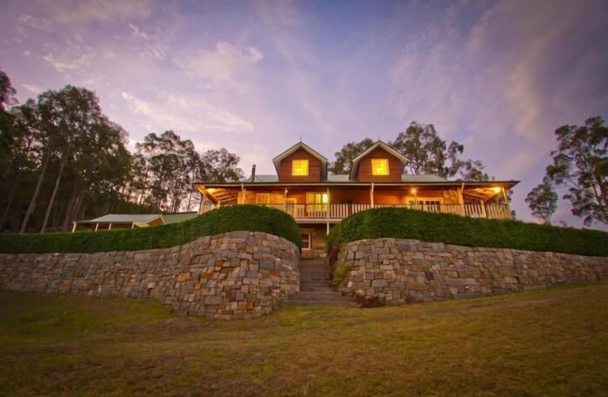 Varios Bimbadeen Mountain Retreat