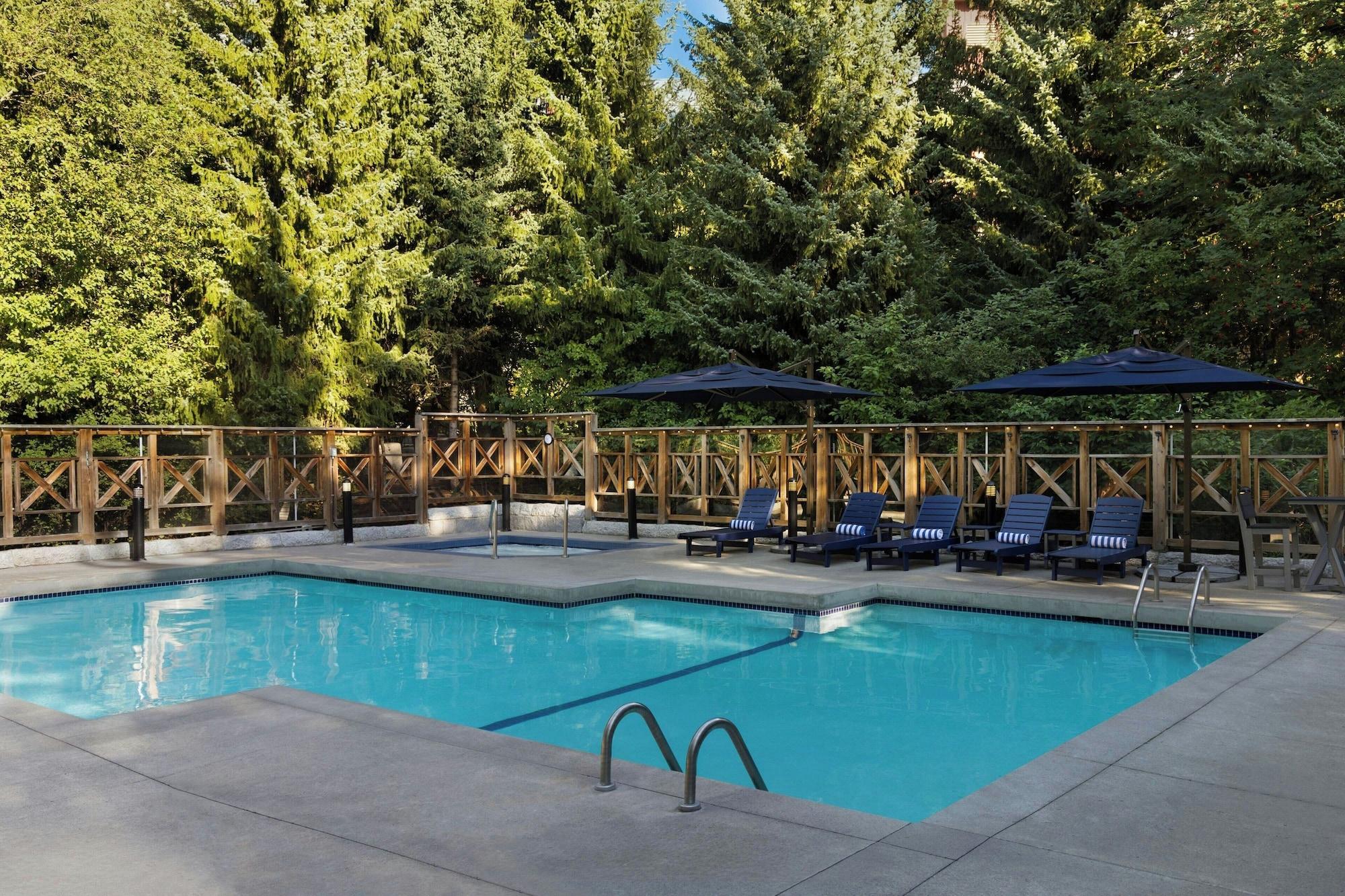 Vista Exterior Delta Hotels by Marriott Whistler Village Suites
