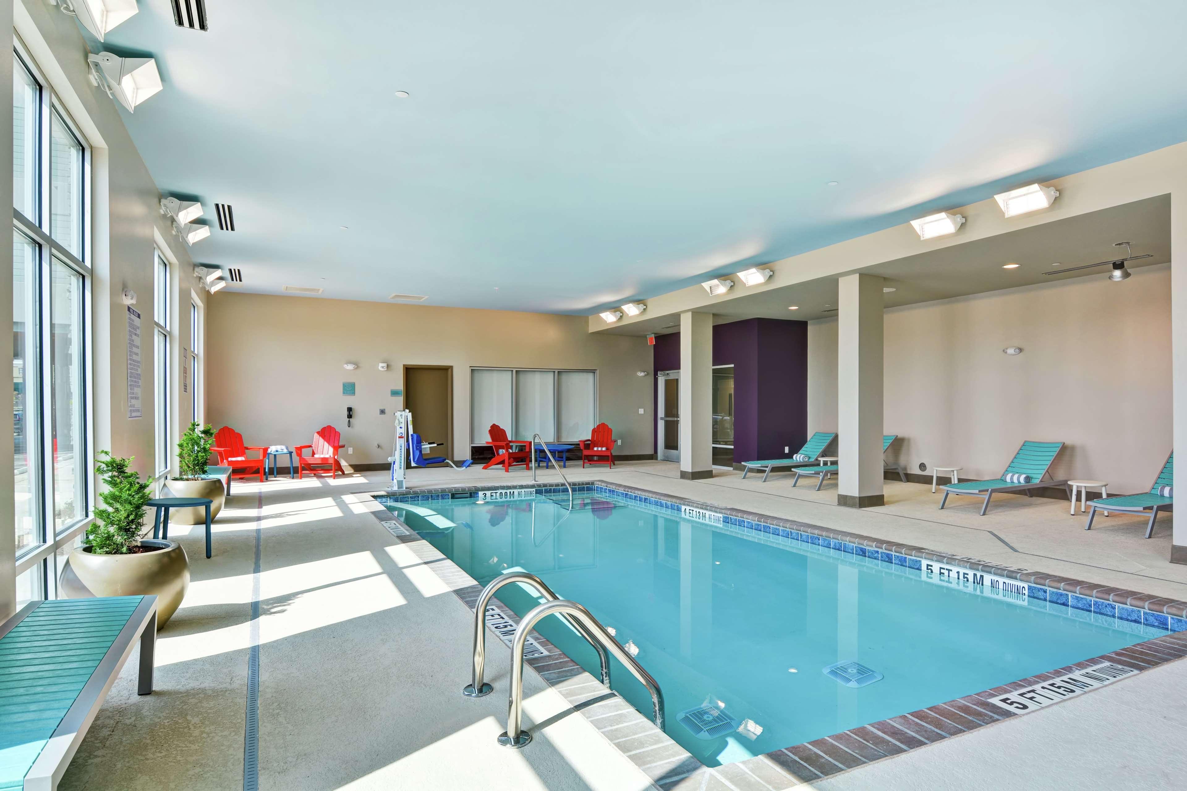 Vista Piscina Home2 Suites by Hilton Charlotte Piper Glen