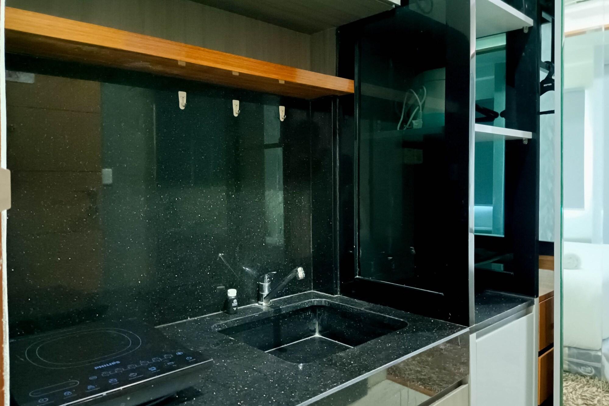 Equipamiento de Habitación Relaxing Studio At Vida View Makassar Apartment