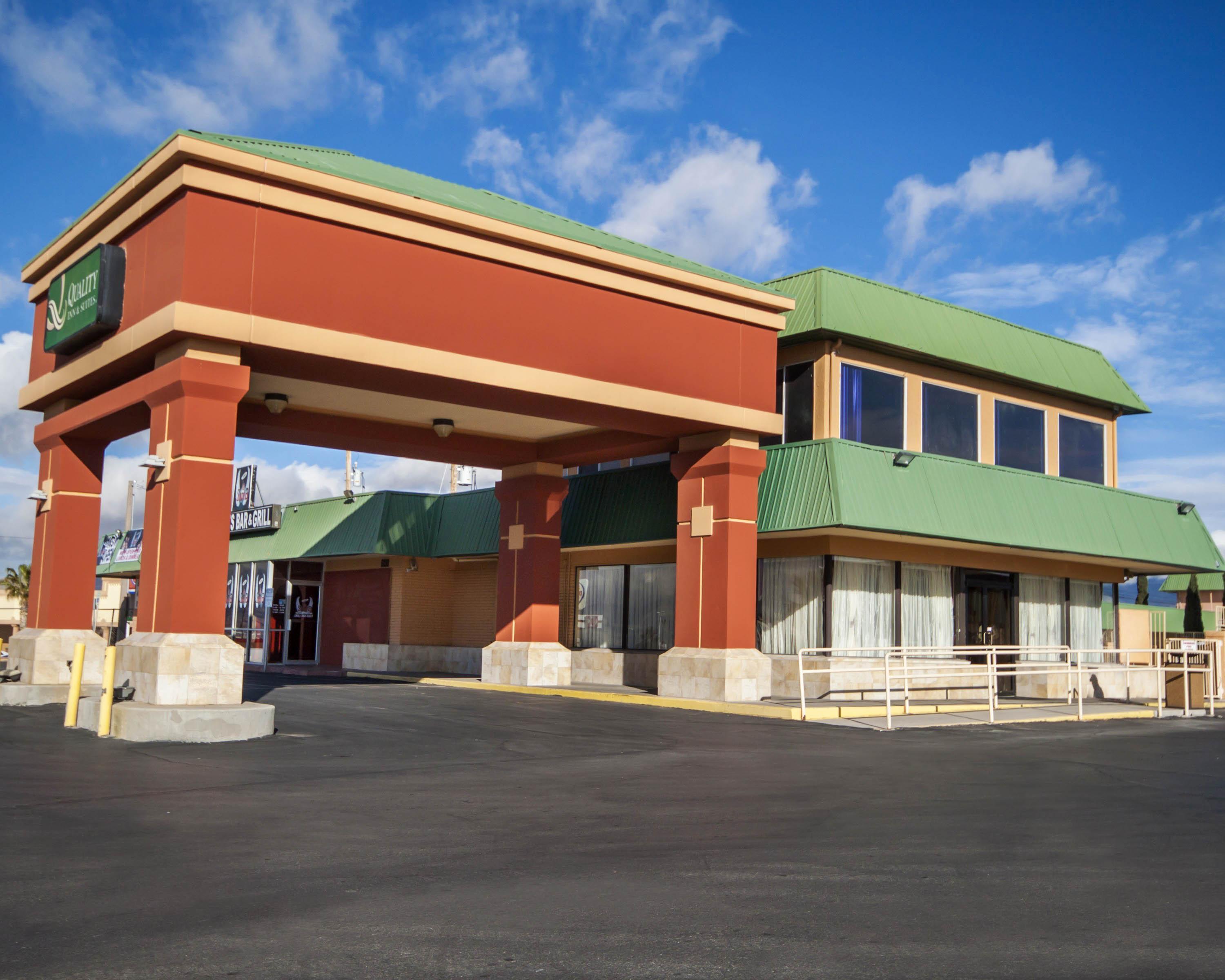 Vista Exterior Quality Inn And Suites