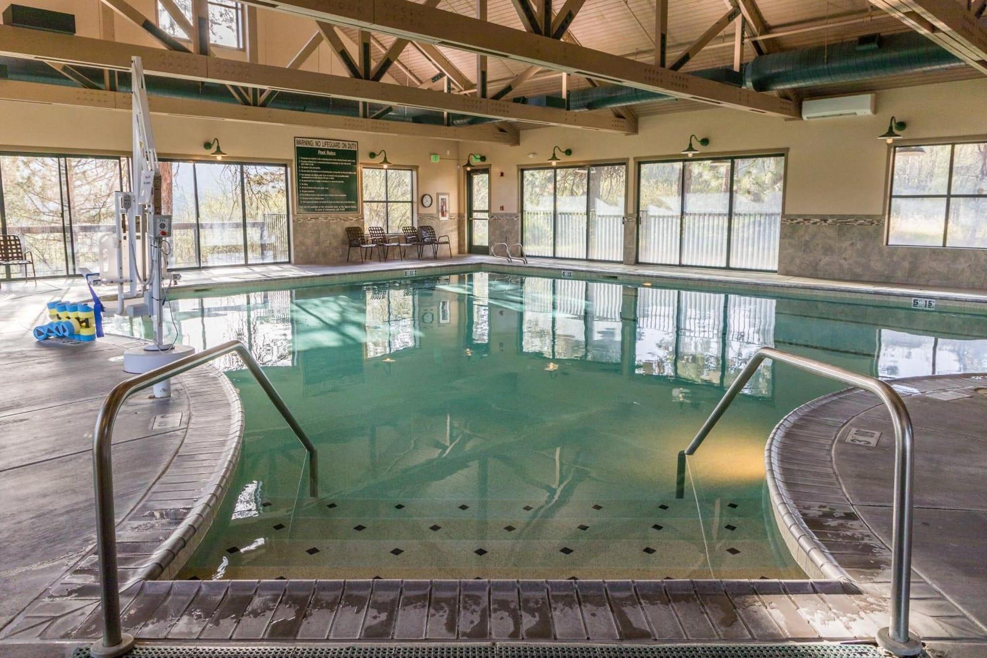 Vista Piscina Running Y Ranch Vacation Home Rentals