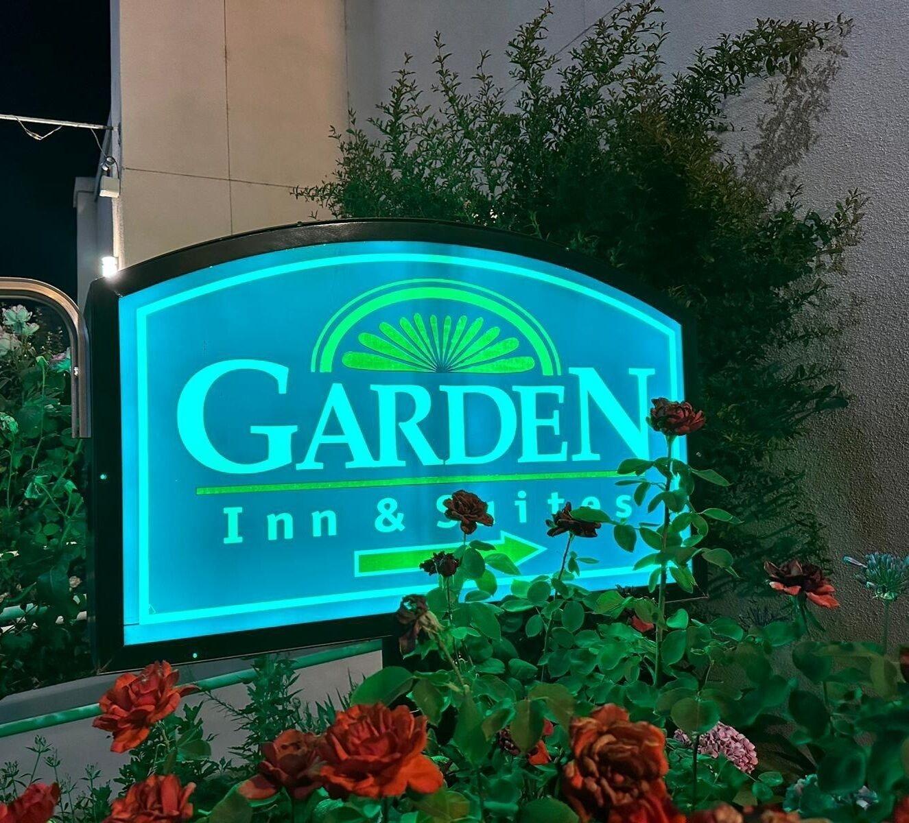 Vista Exterior Garden Inn and Suites