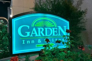 Alojamiento - Garden Inn and Suites