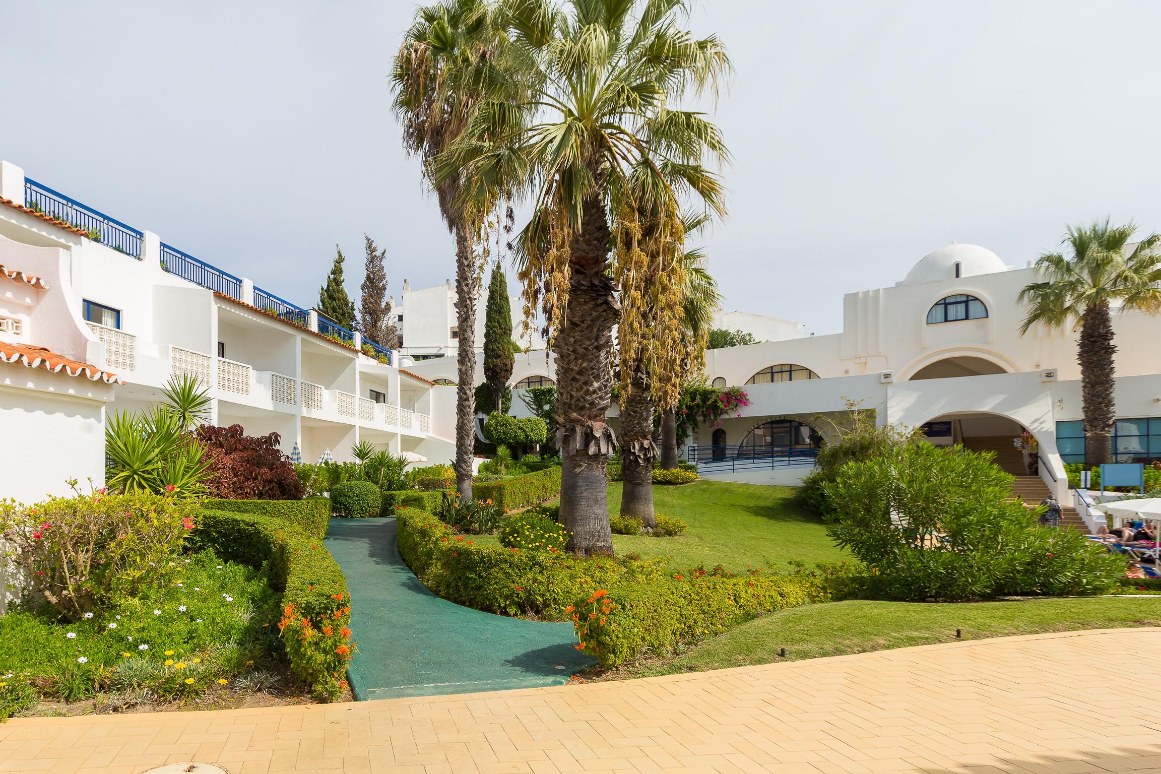 Vista Exterior Grand Muthu Oura View Beach Club