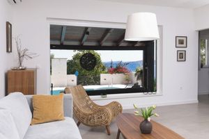 Alquiler Vacacional - 5 star Luxury villa,Amazing views, 50m from the beach ,heated pool,jacuzzi