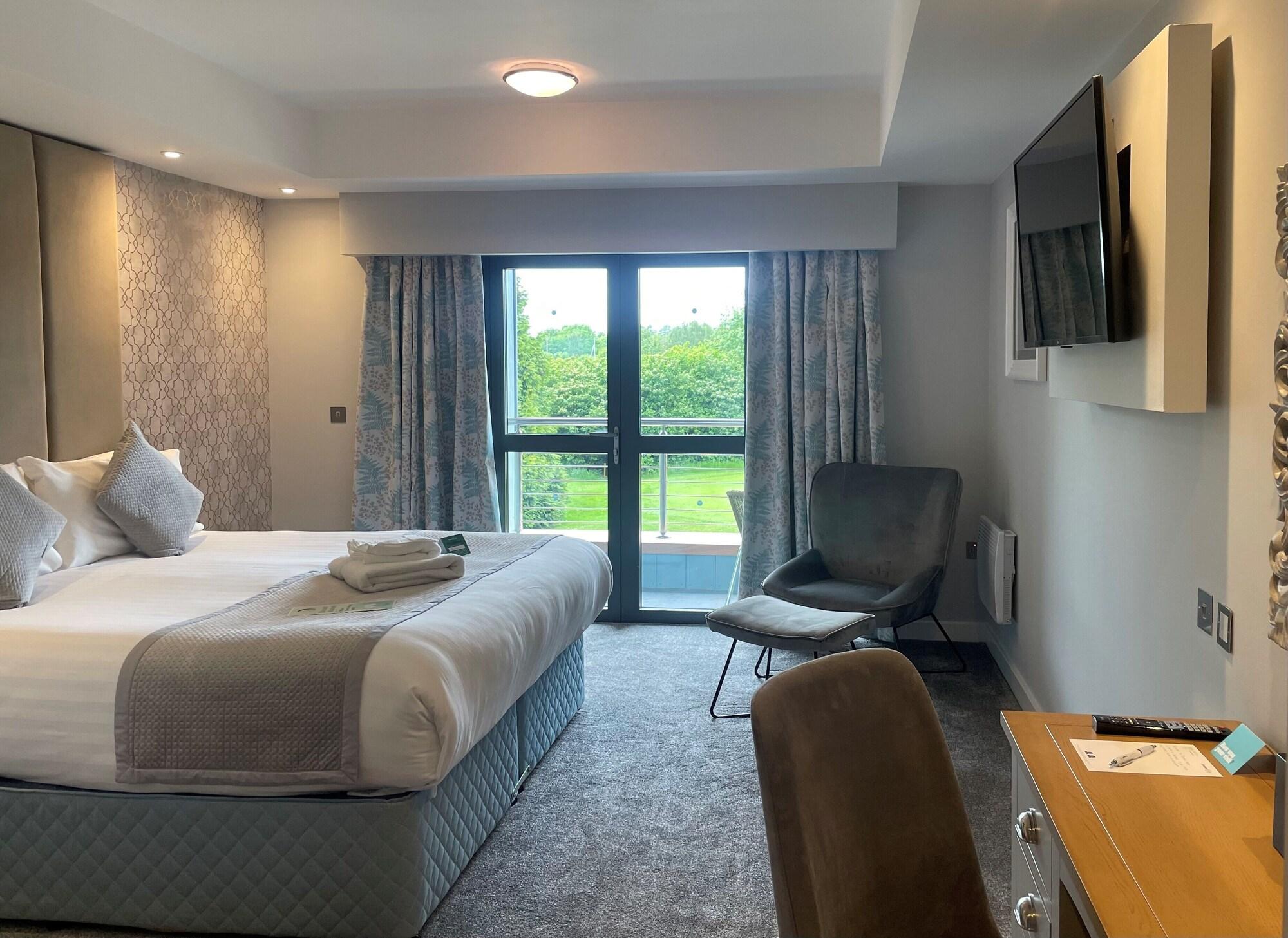 Varios Boston West Hotel