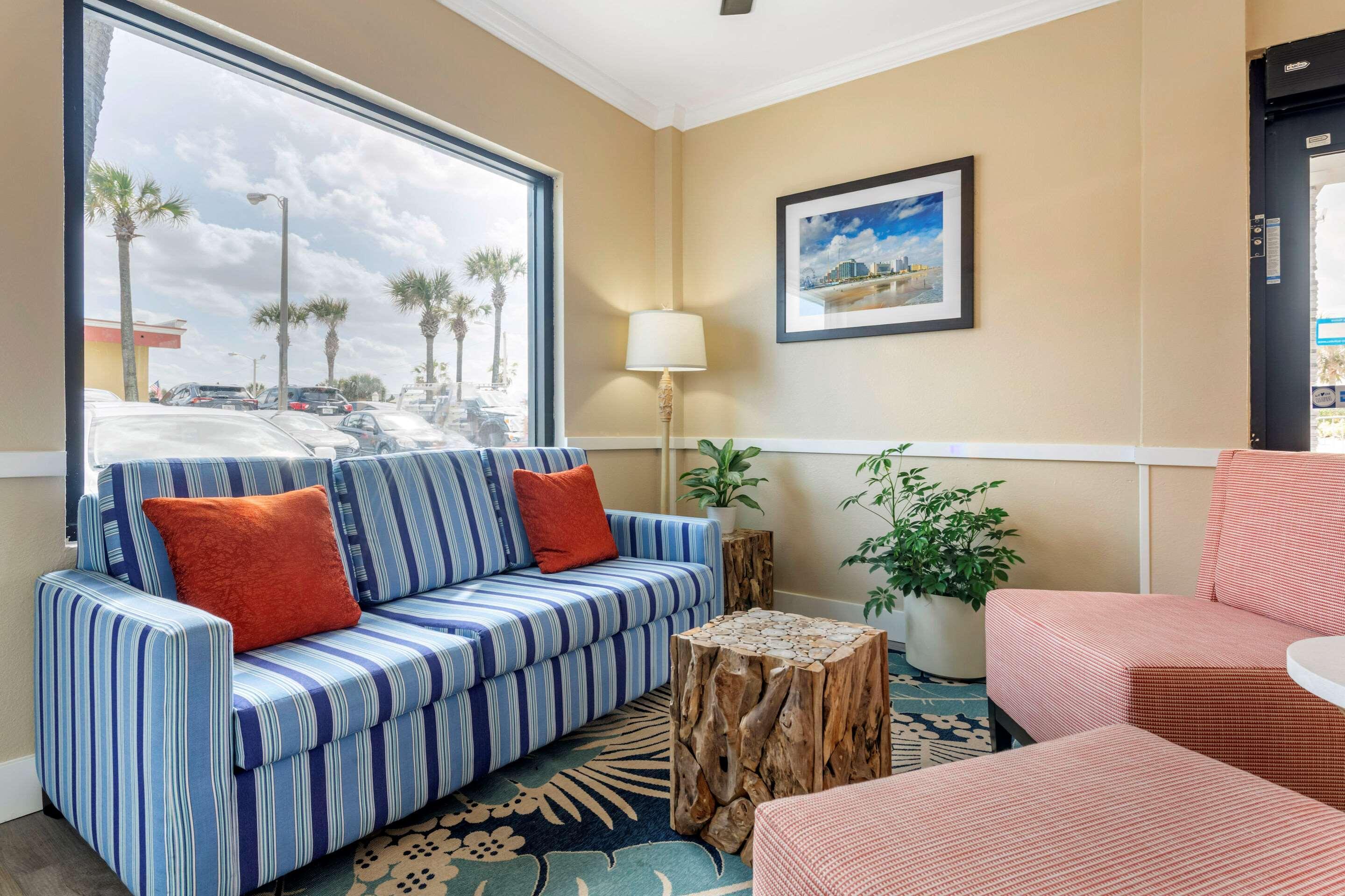 Vista Lobby Comfort Inn & Suites Daytona Beach Oceanfront