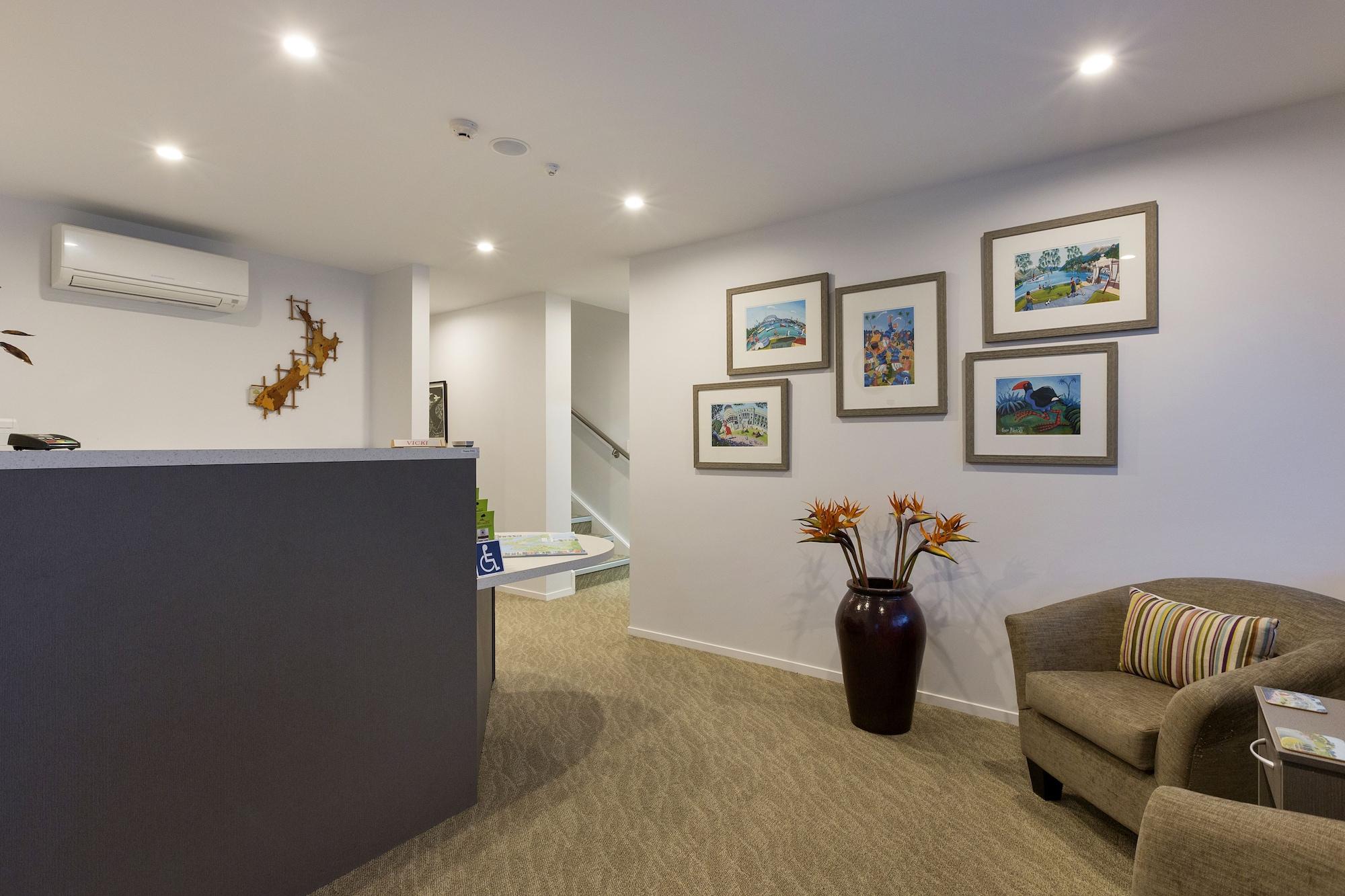 Vista Lobby 850 Cameron Motel