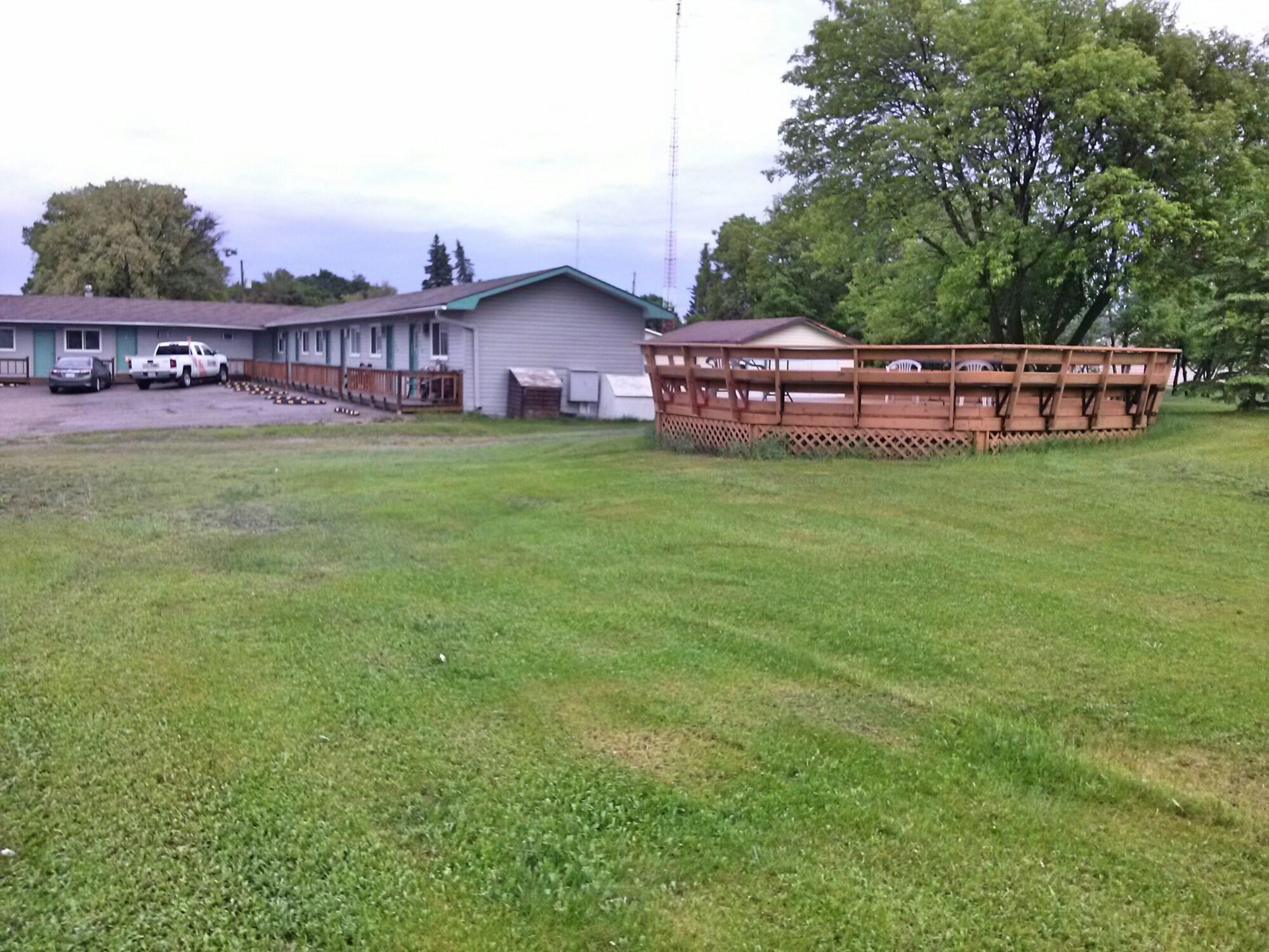 Varios Moosomin Motel