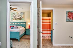 Alquiler Vacacional - NEW LISTING! AVALON - Newly renovated condo on ground floor with pool view.