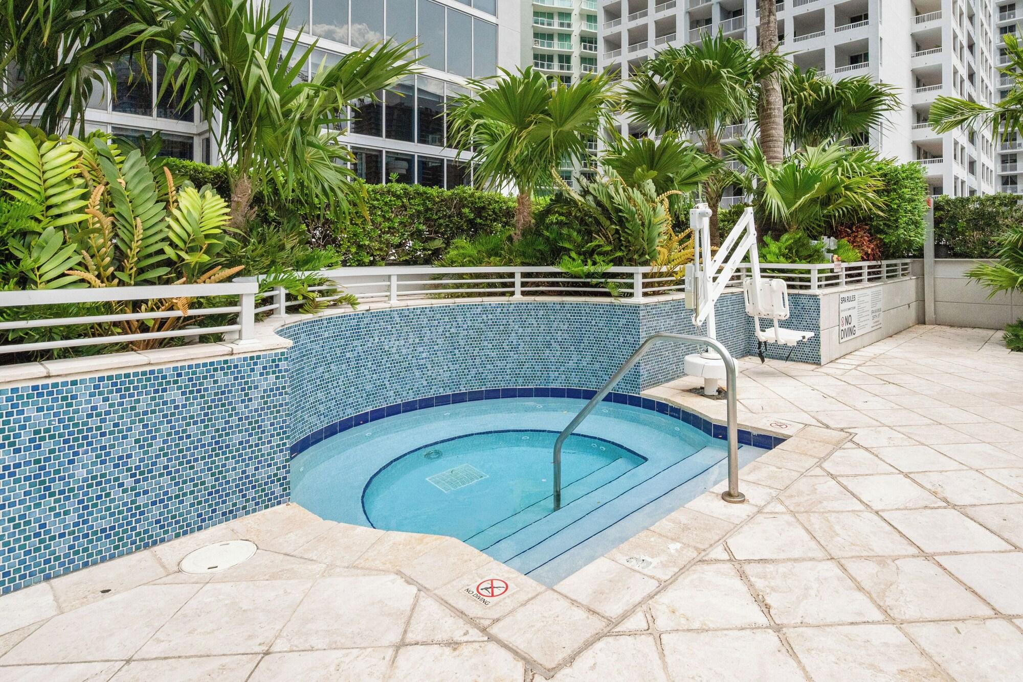 Vista Piscina AKA Brickell 31th Free Parking by Palermo Home