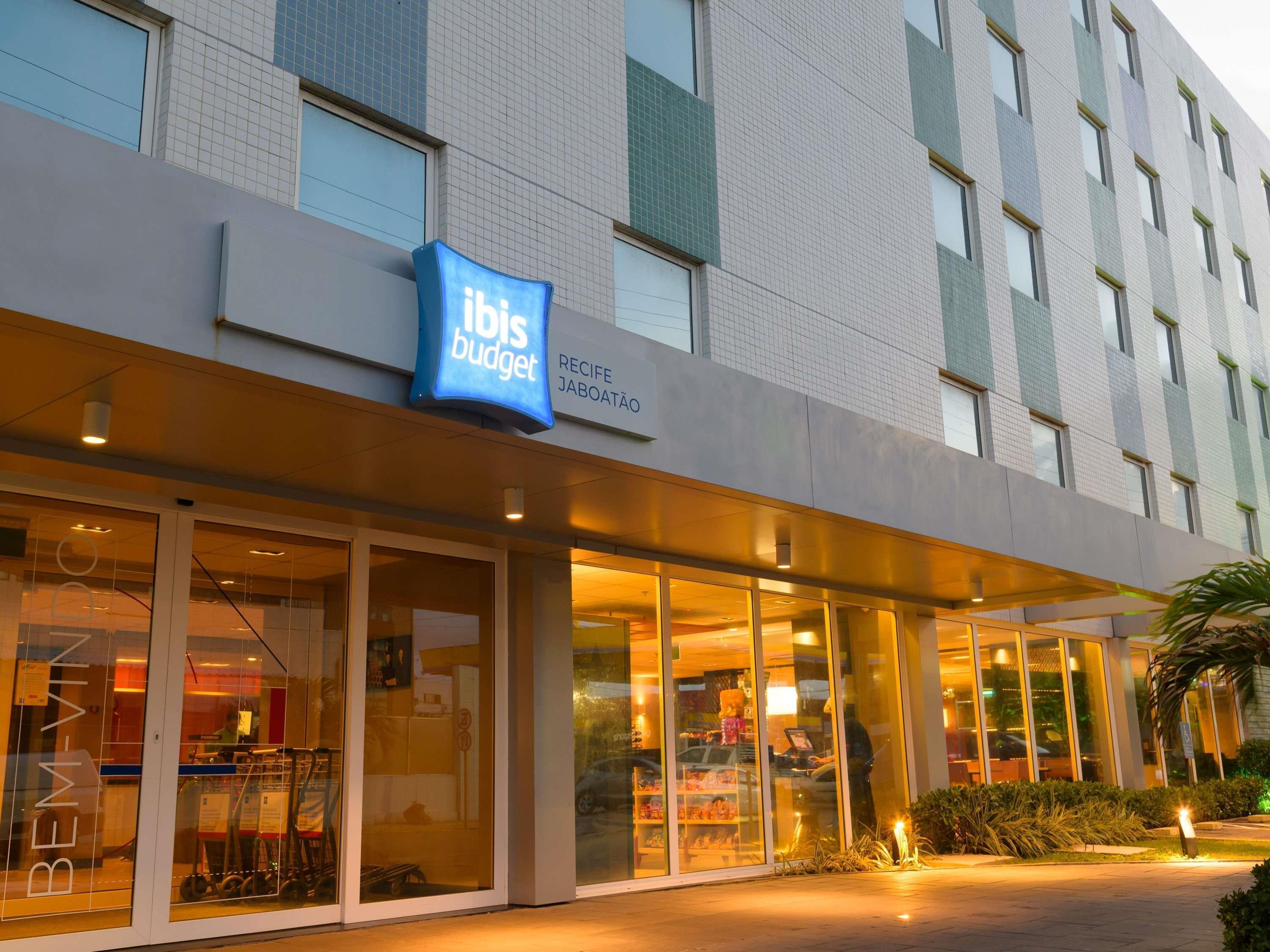 Vista Exterior ibis budget Recife Jaboatão