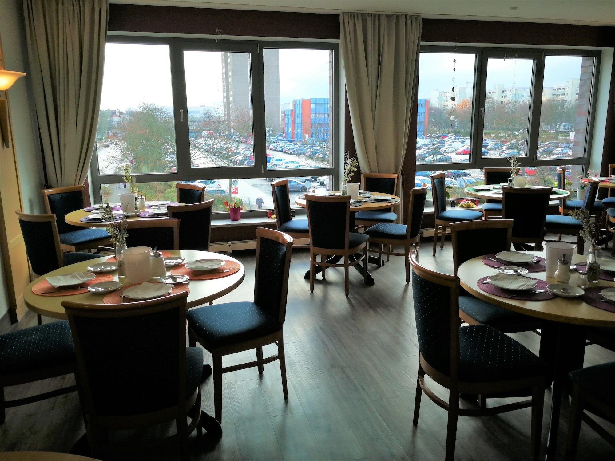Restaurant Hotel NearBy