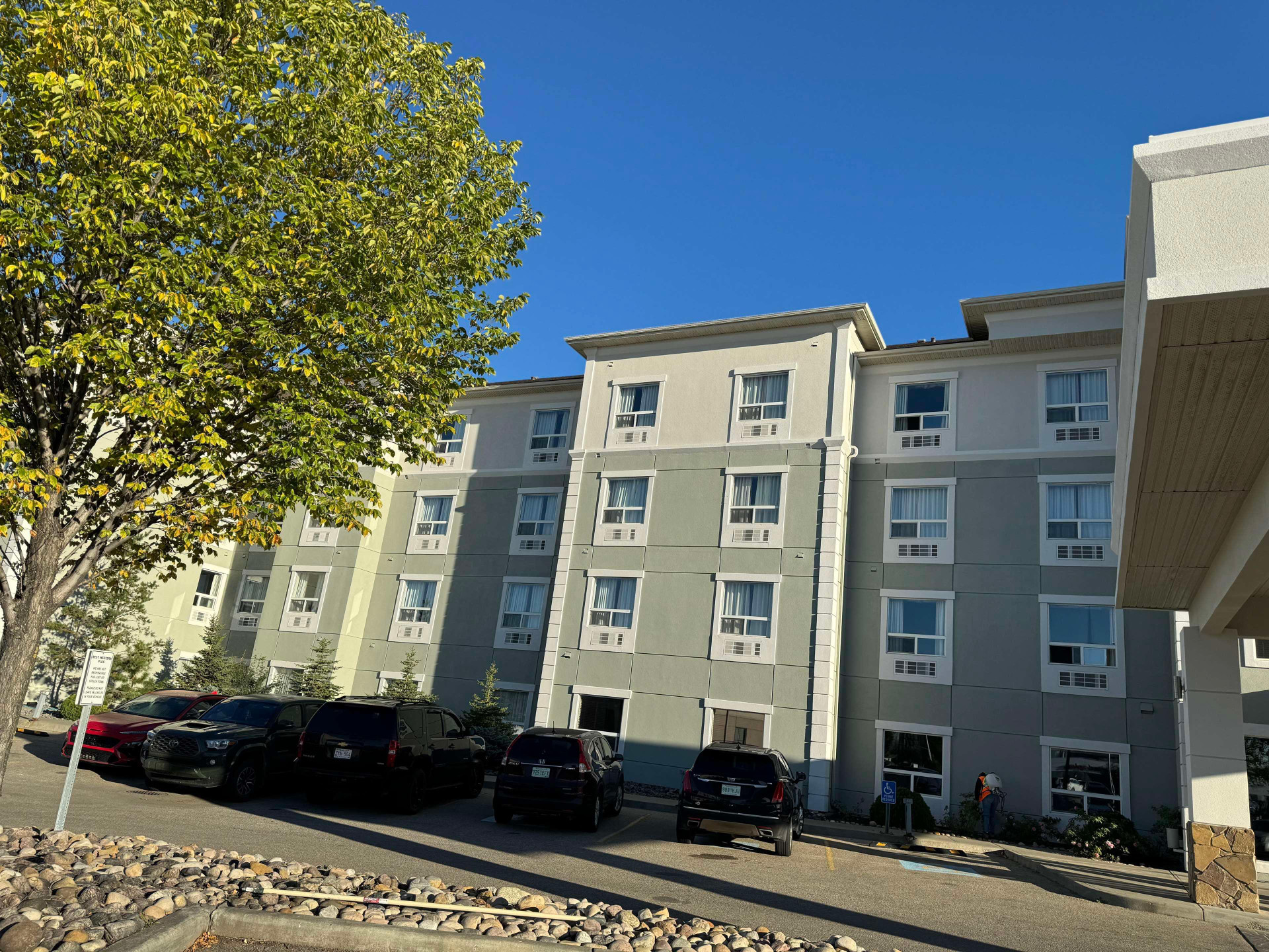 Vista Exterior Best Western Plus South Edmonton Inn & Suites