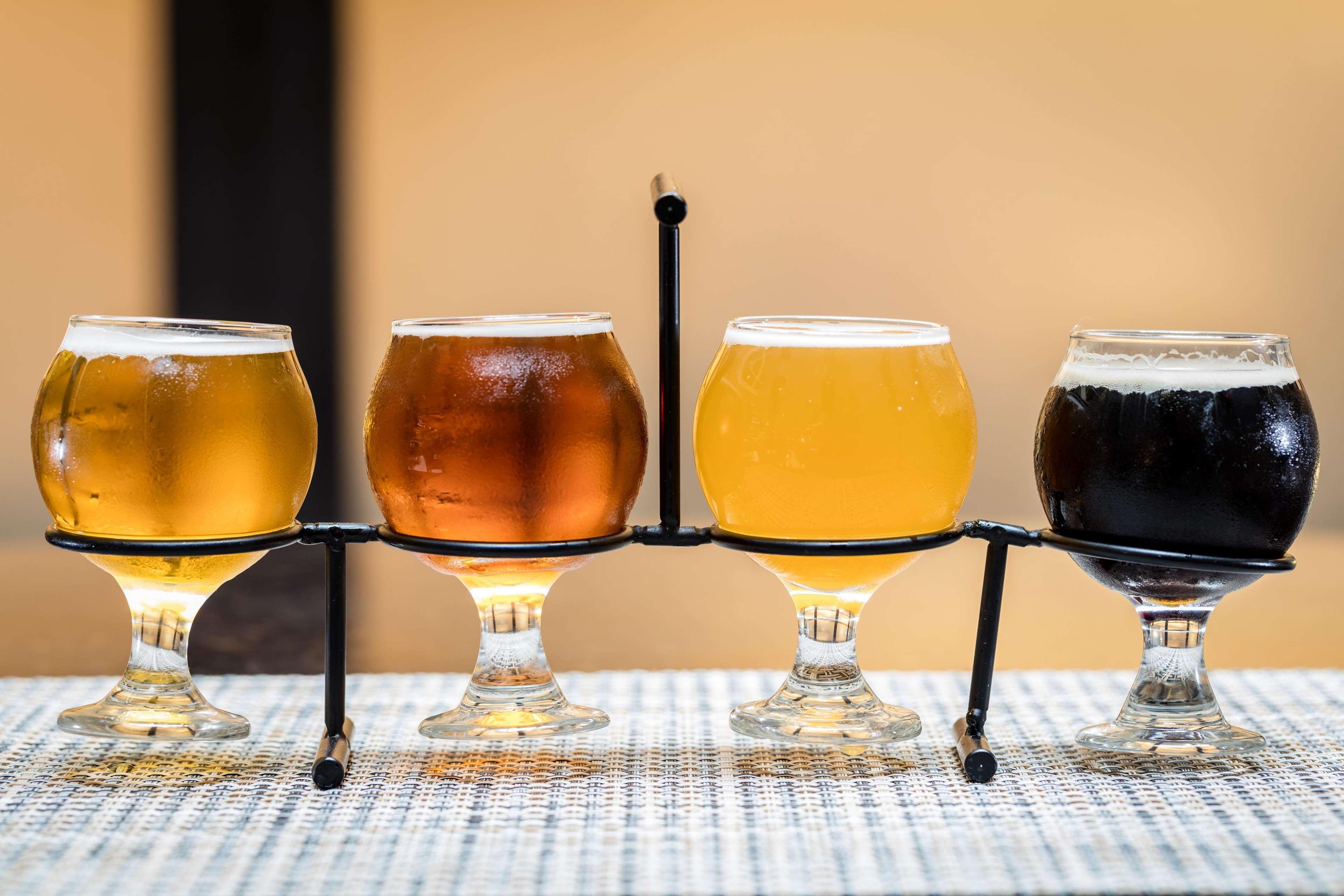 Restaurant Embassy Suites by Hilton Crystal City National Airport