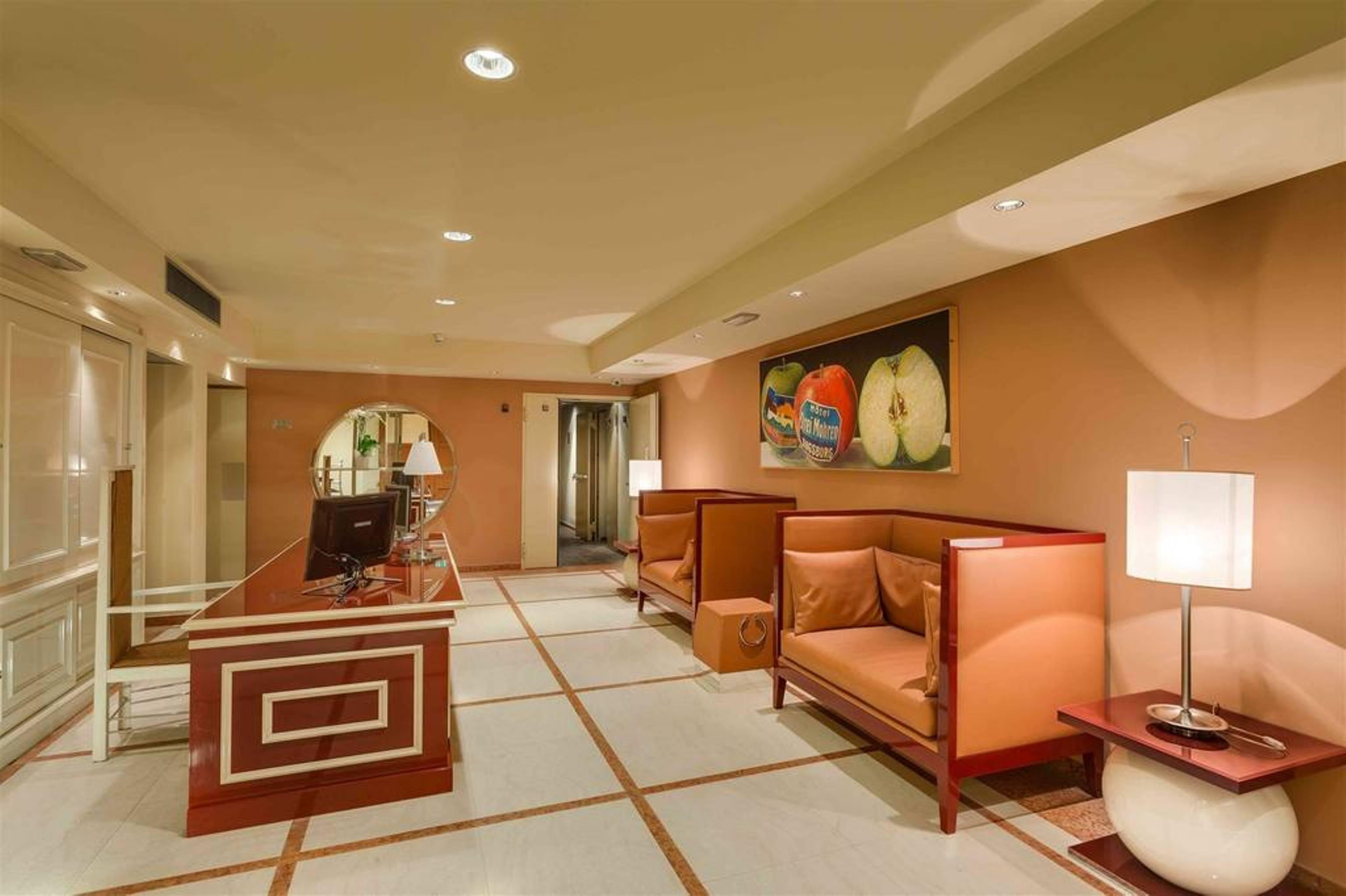 Vista Lobby PopArtment