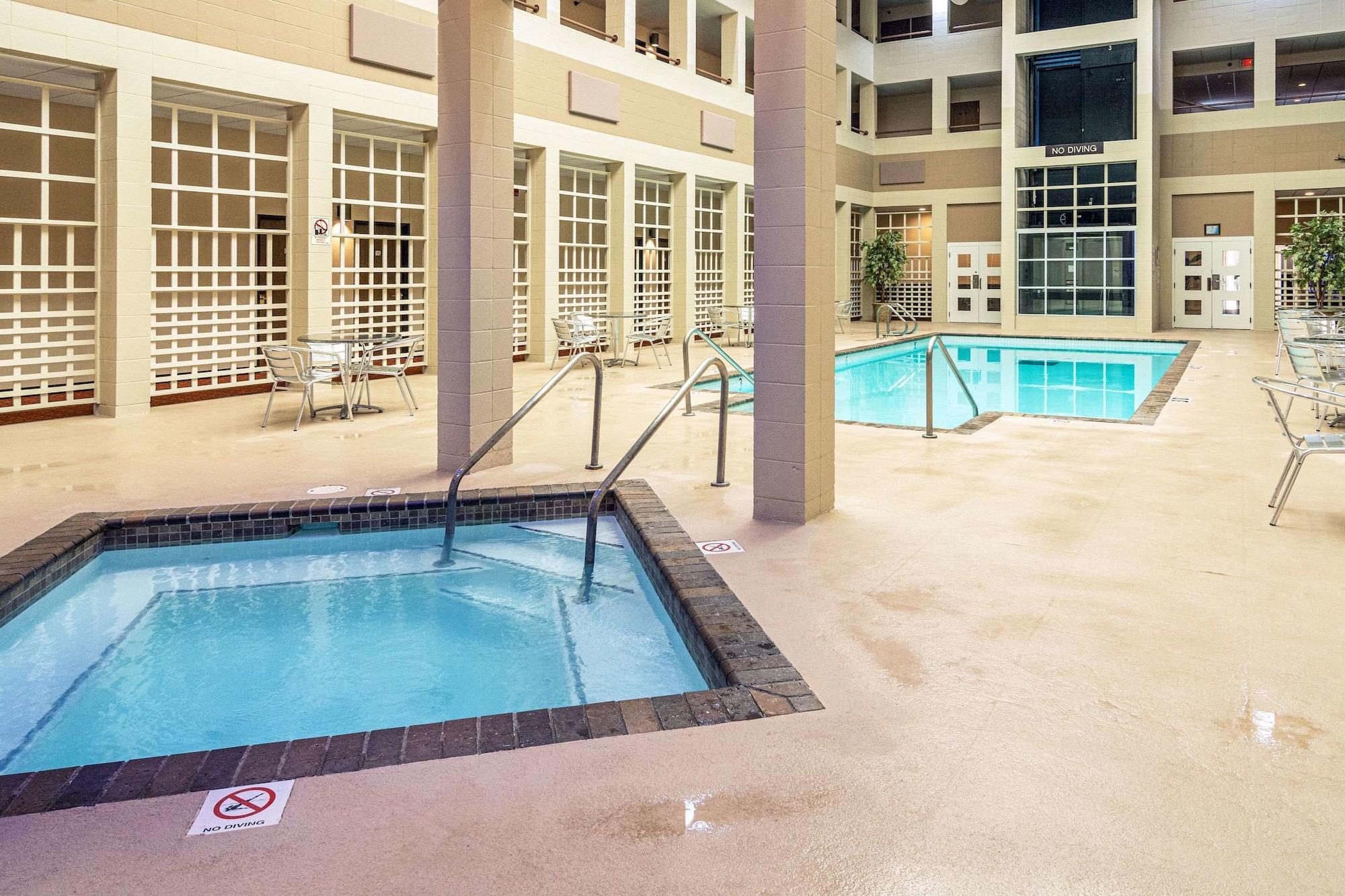Spa Quality Inn & Suites