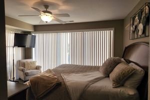 Alquiler Vacacional - Great Location! Updated Condo with beautiful view of the channel & boat slip!