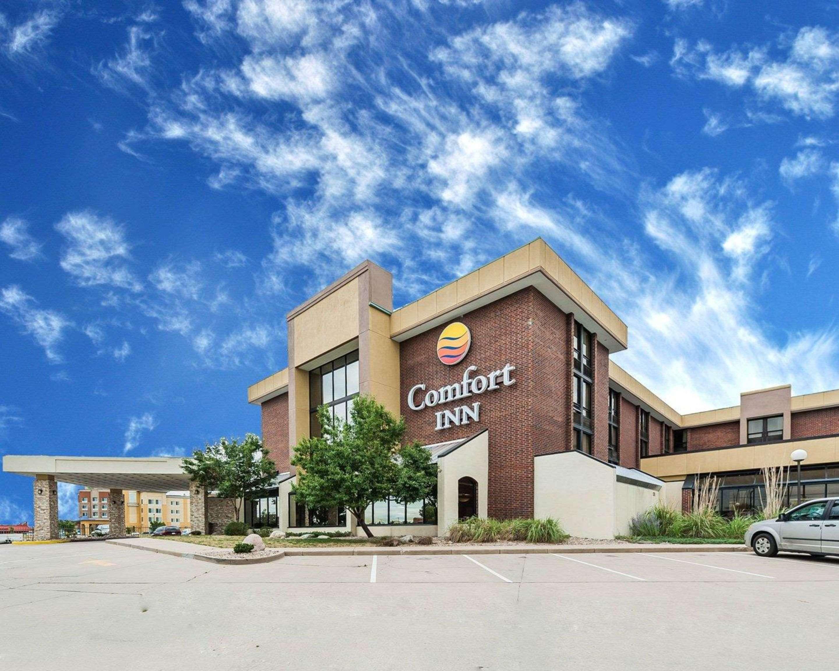 Vista Exterior Spark by Hilton Denver East I 70